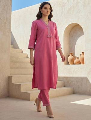 Women Regular Thread Work Kurta with Trousers 1