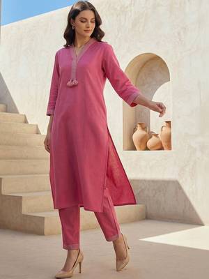 Women Regular Thread Work Kurta with Trousers 5