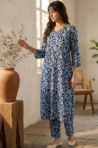 Women Printed Regular  Cotton Kurta with Trousers