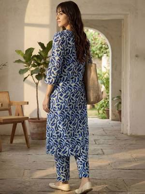 Women Printed Regular  Cotton Kurta with Trousers 3