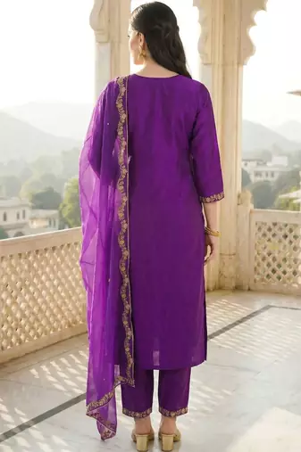 Women Floral Embroidered Regular Thread Work Liva Kurta with Trousers & With Dupatta