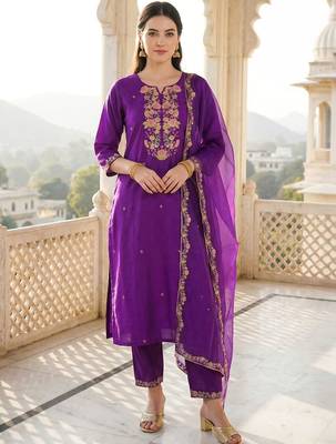 Women Floral Embroidered Regular Thread Work Liva Kurta with Trousers & With Dupatta 5