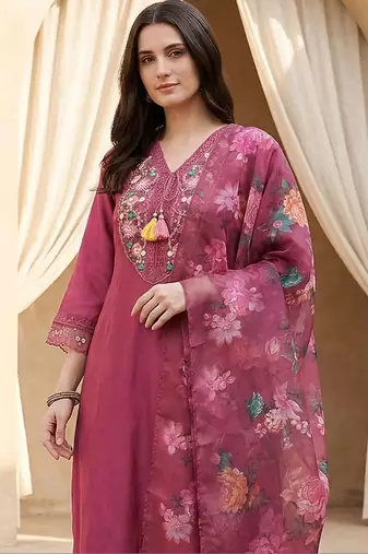 Women Floral Embroidered Regular Thread Work Kurta with Trousers & With Dupatta