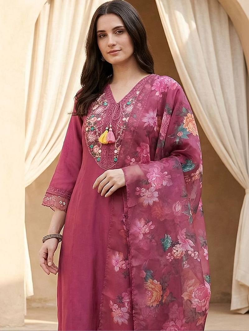 Women Floral Embroidered Regular Thread Work Kurta with Trousers & With Dupatta