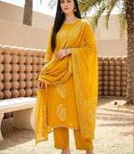 Women Paisley Printed Regular Thread Work Pure Cotton Kurta with Trousers & With Dupatta