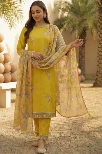 Women Floral Embroidered Regular Thread Work Kurta with Trousers & With Dupatta