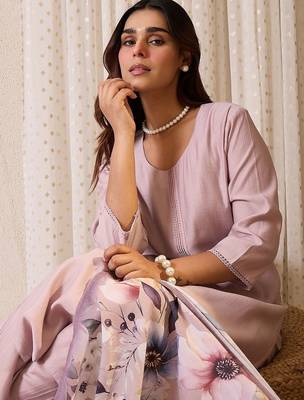 Women Embroidered Regular Thread Work Kurta with Trousers & With Dupatta 4
