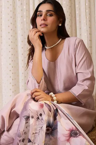 Women Embroidered Regular Thread Work Kurta with Trousers & With Dupatta