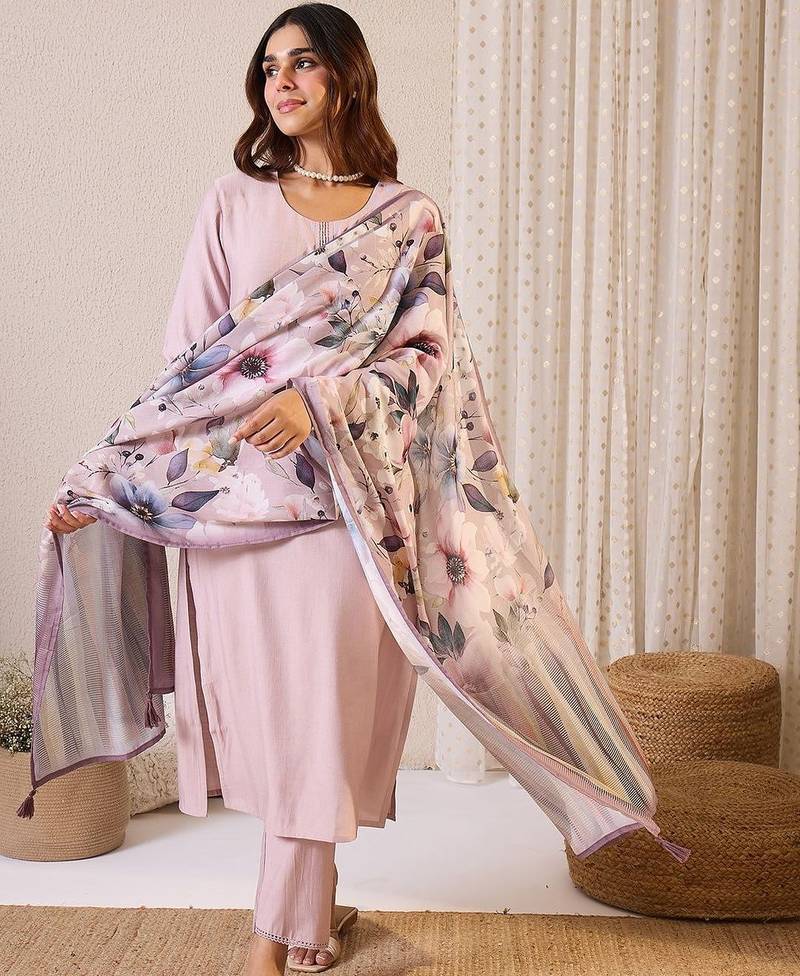 Women Embroidered Regular Thread Work Kurta with Trousers & With Dupatta