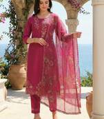 Women Floral Embroidered Regular Thread Work Liva Kurta with Trousers & With Dupatta