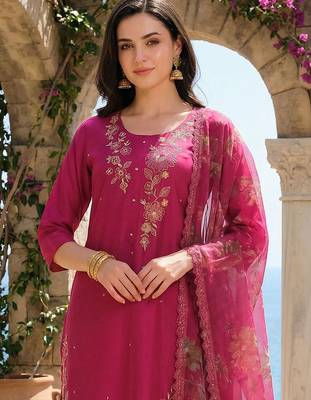 Women Floral Embroidered Regular Thread Work Liva Kurta with Trousers & With Dupatta 2