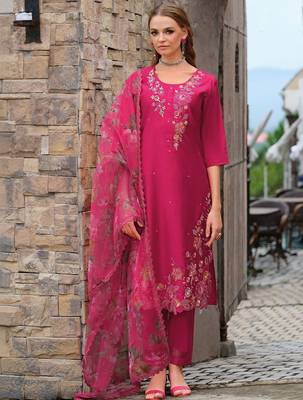 Women Floral Embroidered Regular Thread Work Liva Kurta with Trousers & With Dupatta 5