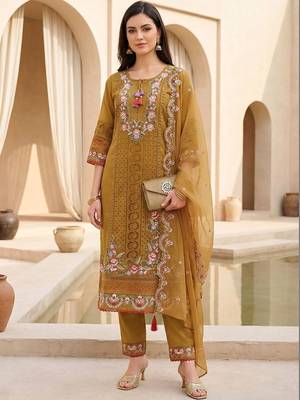 Women Floral Embroidered Regular Thread Work Kurta with Trousers & With Dupatta 1