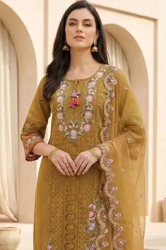 Women Floral Embroidered Regular Thread Work Kurta with Trousers & With Dupatta