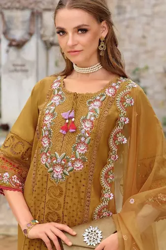 Women Floral Embroidered Regular Thread Work Kurta with Trousers & With Dupatta
