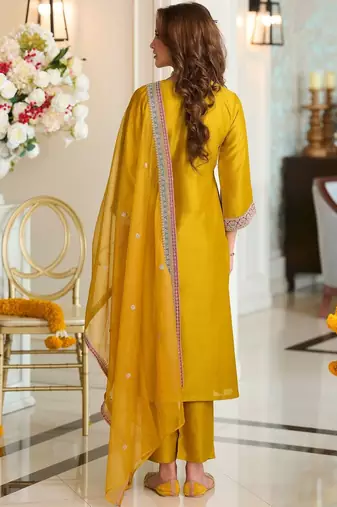 Women Ethnic Motifs Embroidered Regular Thread Work Kurta with Trousers & With Dupatta
