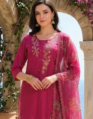 Women Floral Embroidered Regular Thread Work Liva Kurta with Trousers & With Dupatta 2