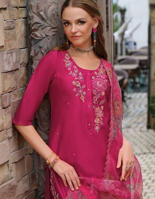 Women Floral Embroidered Regular Thread Work Liva Kurta with Trousers & With Dupatta 6