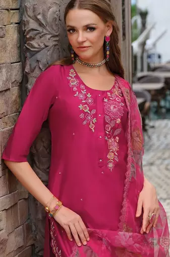 Women Floral Embroidered Regular Thread Work Liva Kurta with Trousers & With Dupatta