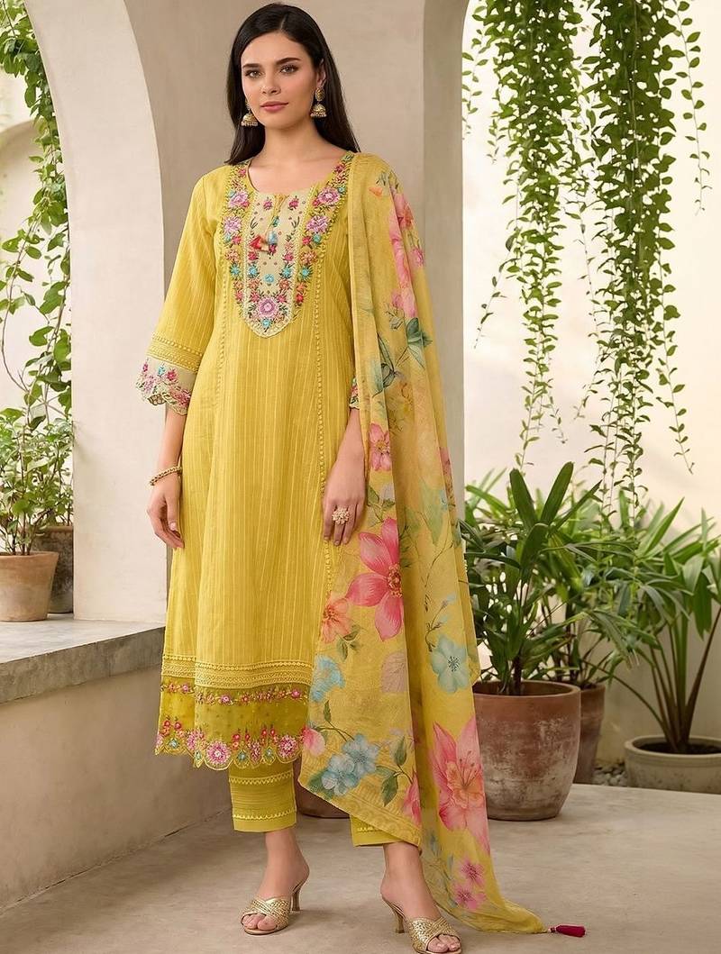 Women Floral Regular Thread Work Pure Cotton Kurta with Trousers & With Dupatta