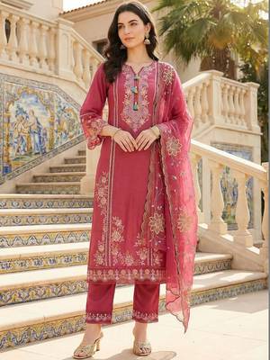 Women Floral Embroidered Regular Thread Work Kurta with Trousers & With Dupatta 1