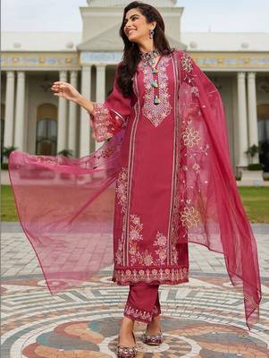 Women Floral Embroidered Regular Thread Work Kurta with Trousers & With Dupatta 5