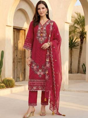 Women Floral Embroidered Regular Thread Work Kurta with Trousers & With Dupatta 1