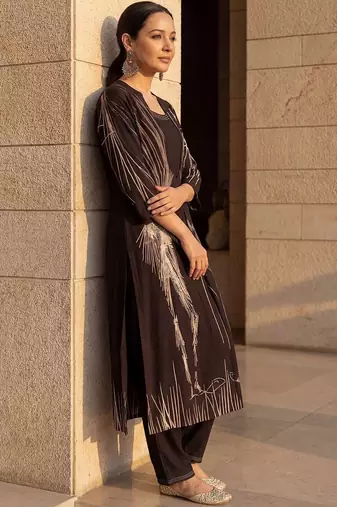Women Printed Regular Kurta with Trousers