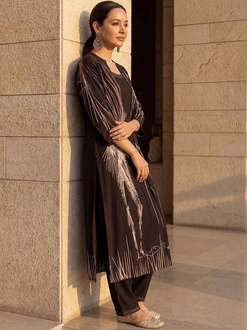 Women Printed Regular Kurta with Trousers
