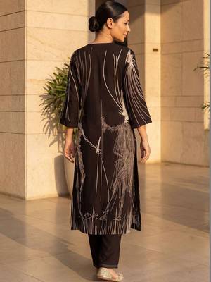 Women Printed Regular Kurta with Trousers 3