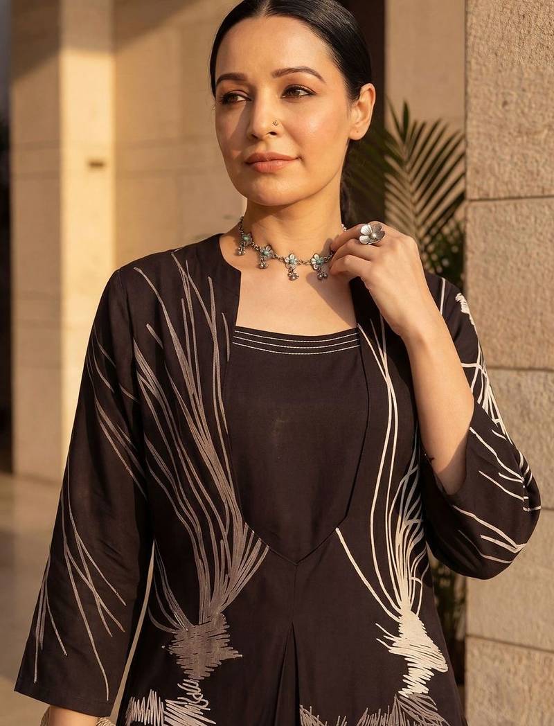 Women Printed Regular Kurta with Trousers