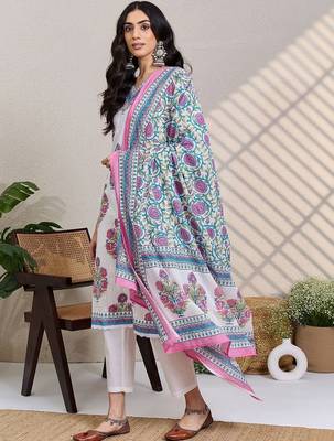 Women Floral Printed Regular  Cotton Kurta with Trousers & With Dupatta 3