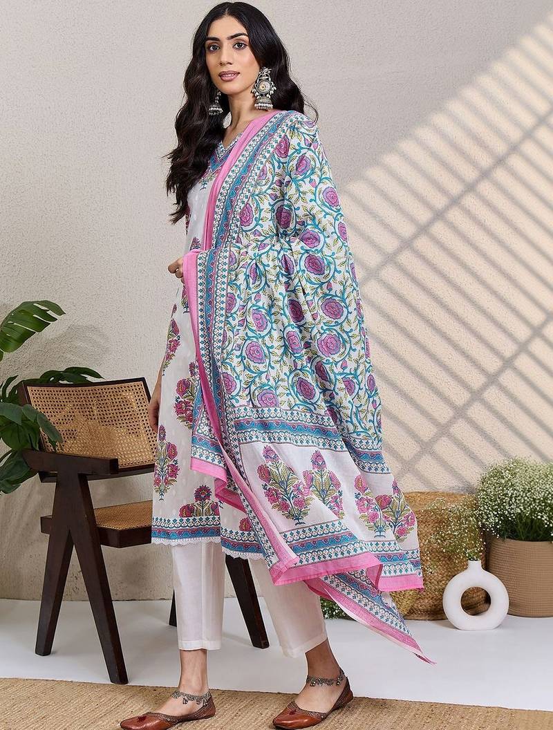 Women Floral Printed Regular  Cotton Kurta with Trousers & With Dupatta