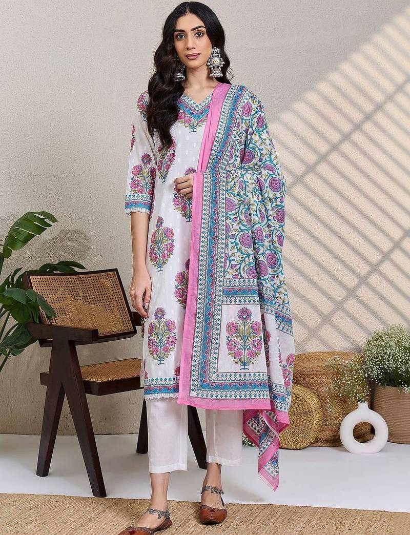 Women Floral Printed Regular  Cotton Kurta with Trousers & With Dupatta