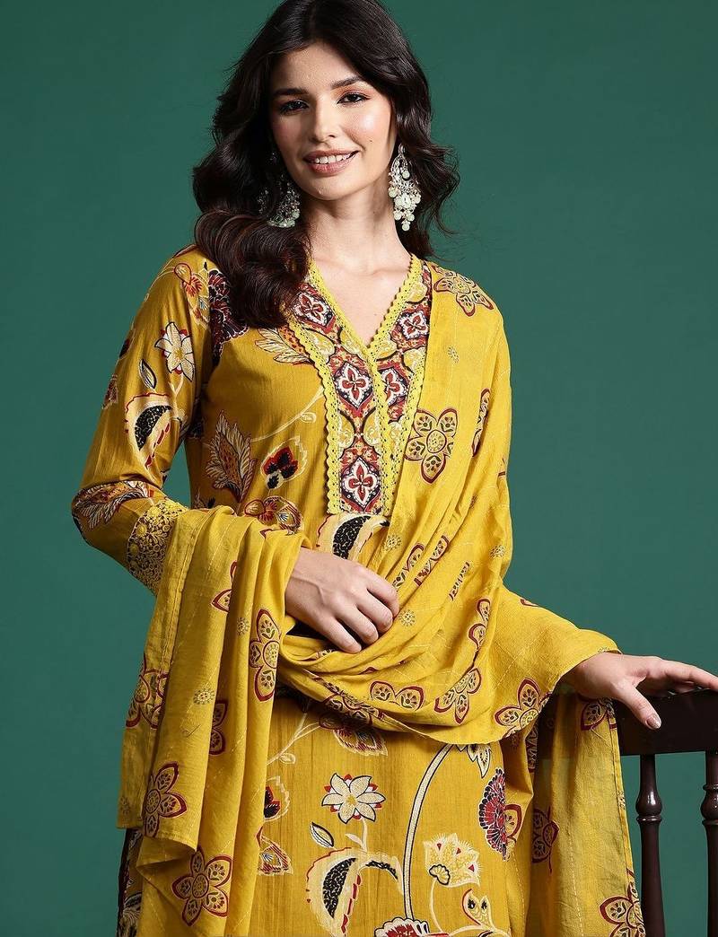 Women Floral Printed Regular Thread Work  Cotton Kurta with Trousers & With Dupatta