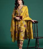 Women Floral Printed Regular Thread Work  Cotton Kurta with Trousers & With Dupatta