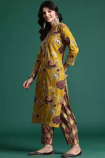 Women Floral Printed Regular Thread Work Pure Cotton Kurta with Trousers & With Dupatta