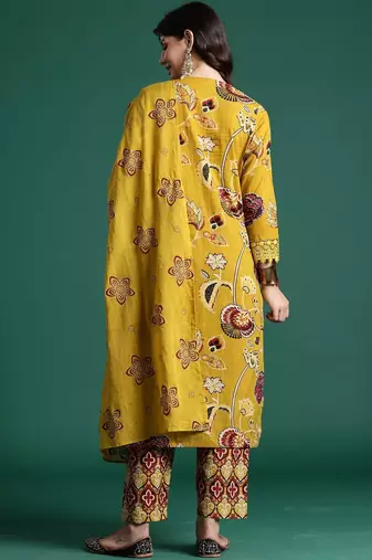 Women Floral Printed Regular Thread Work Pure Cotton Kurta with Trousers & With Dupatta