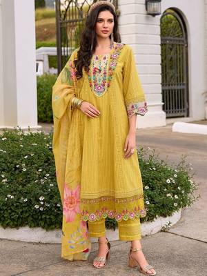 Women Floral Embroidered Regular Thread Work Pure Cotton Kurta with Trousers & With Dupatta 1