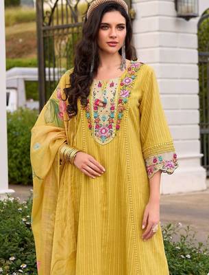 Women Floral Embroidered Regular Thread Work Pure Cotton Kurta with Trousers & With Dupatta 4