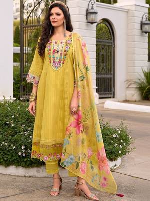 Women Floral Embroidered Regular Thread Work Pure Cotton Kurta with Trousers & With Dupatta 5