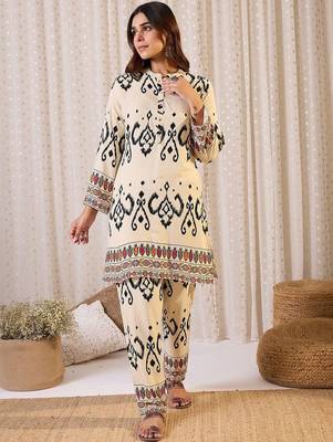 Ethnic Motifs Printed Straight Kurta With Trouser 1