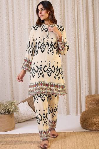 Ethnic Motifs Printed Straight Kurta With Trouser