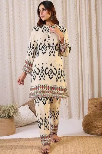 Ethnic Motifs Printed Straight Kurta With Trouser