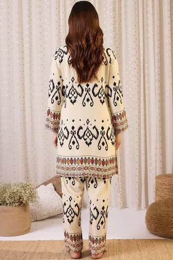 Ethnic Motifs Printed Straight Kurta With Trouser