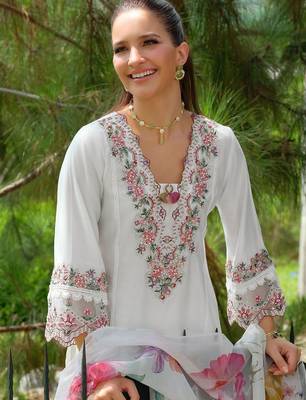 Women Floral Embroidered Regular Thread Work Kurta with Trousers & With Dupatta 3