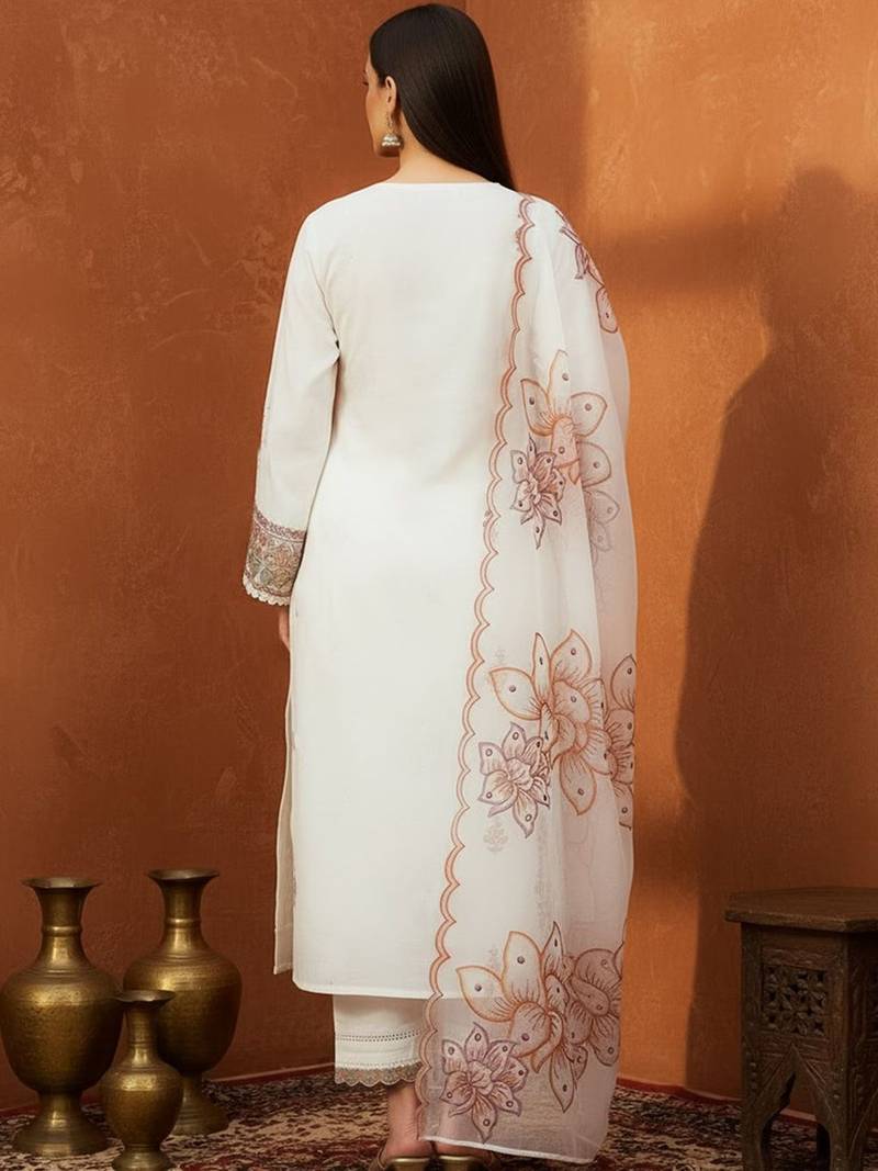 Women Floral Printed Regular Thread Work Kurta with Trousers & With Dupatta