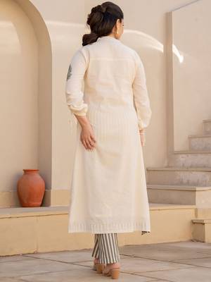 Floral Embroidered Mandarin Collar Pure Cotton A Line Kurta With Trousers 4