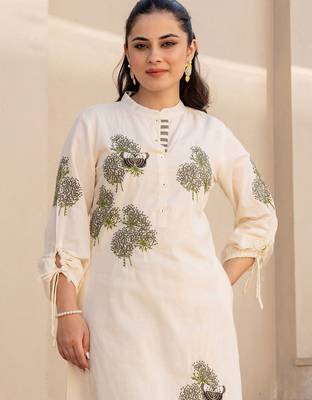 Floral Embroidered Mandarin Collar Pure Cotton A Line Kurta With Trousers 7