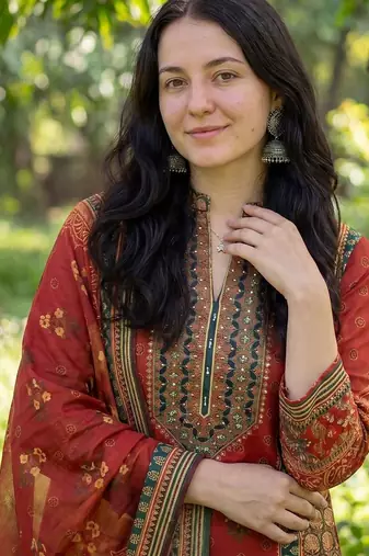 Women Ethnic Motifs Printed Regular Sequinned Pure Cotton Kurta with Trousers & With Dupatta